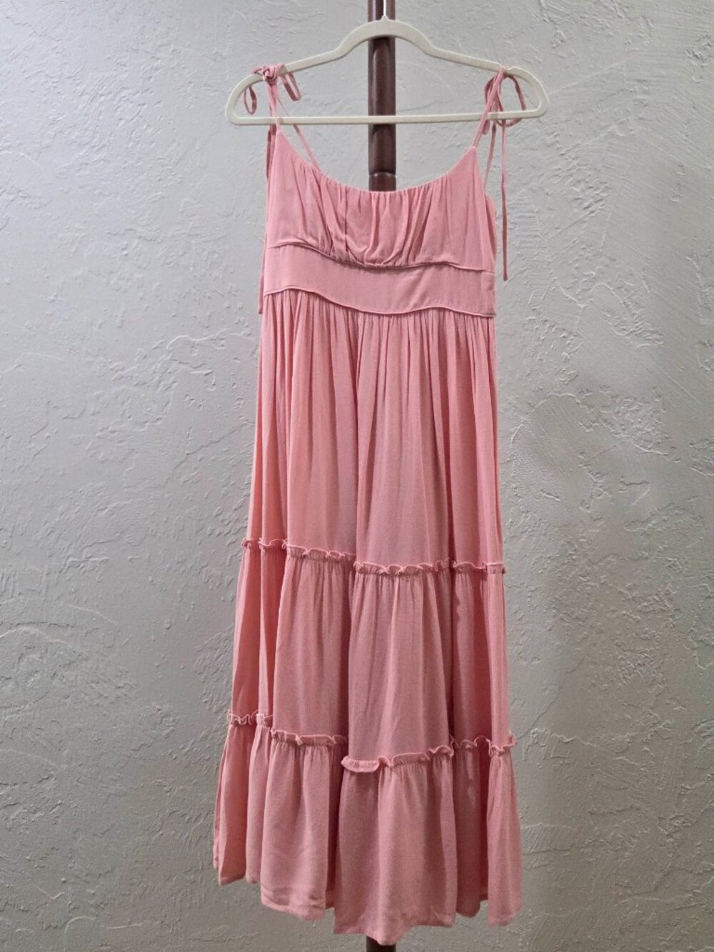 Pink‎ Midi Tiered Dress With Tie Shoulder Straps - Picture 4 of 6